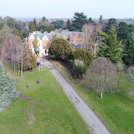 Coulsdon Manor Hotel And Golf Club Croydon Exterior photo