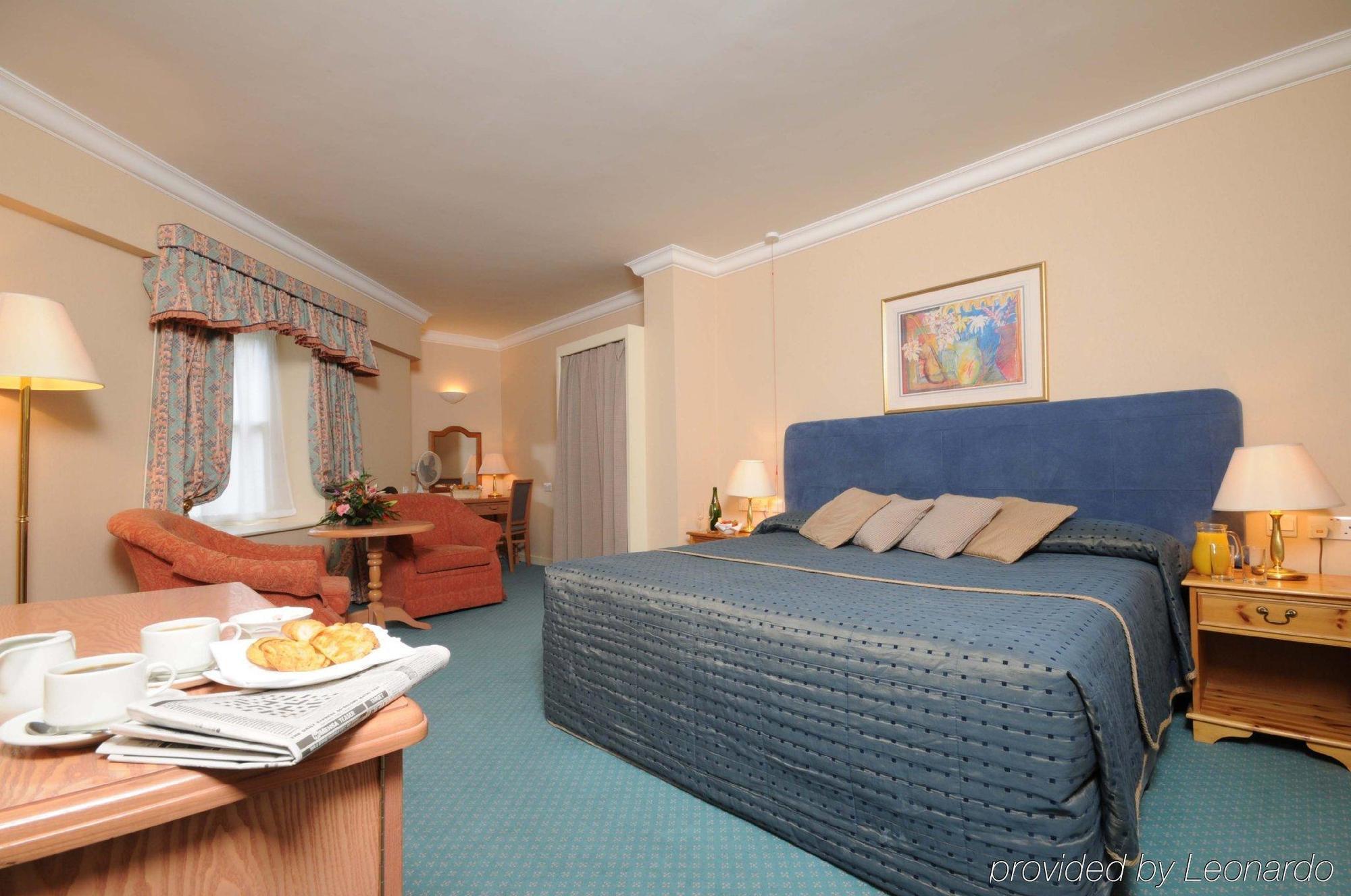 Coulsdon Manor Hotel And Golf Club Croydon Room photo