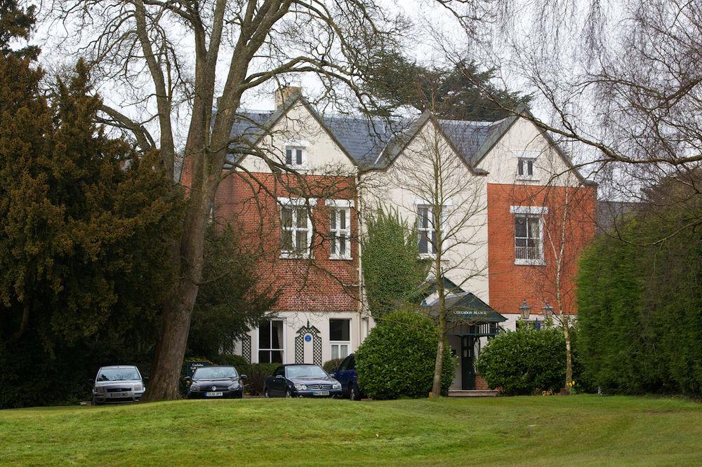 Coulsdon Manor Hotel And Golf Club Croydon Exterior photo
