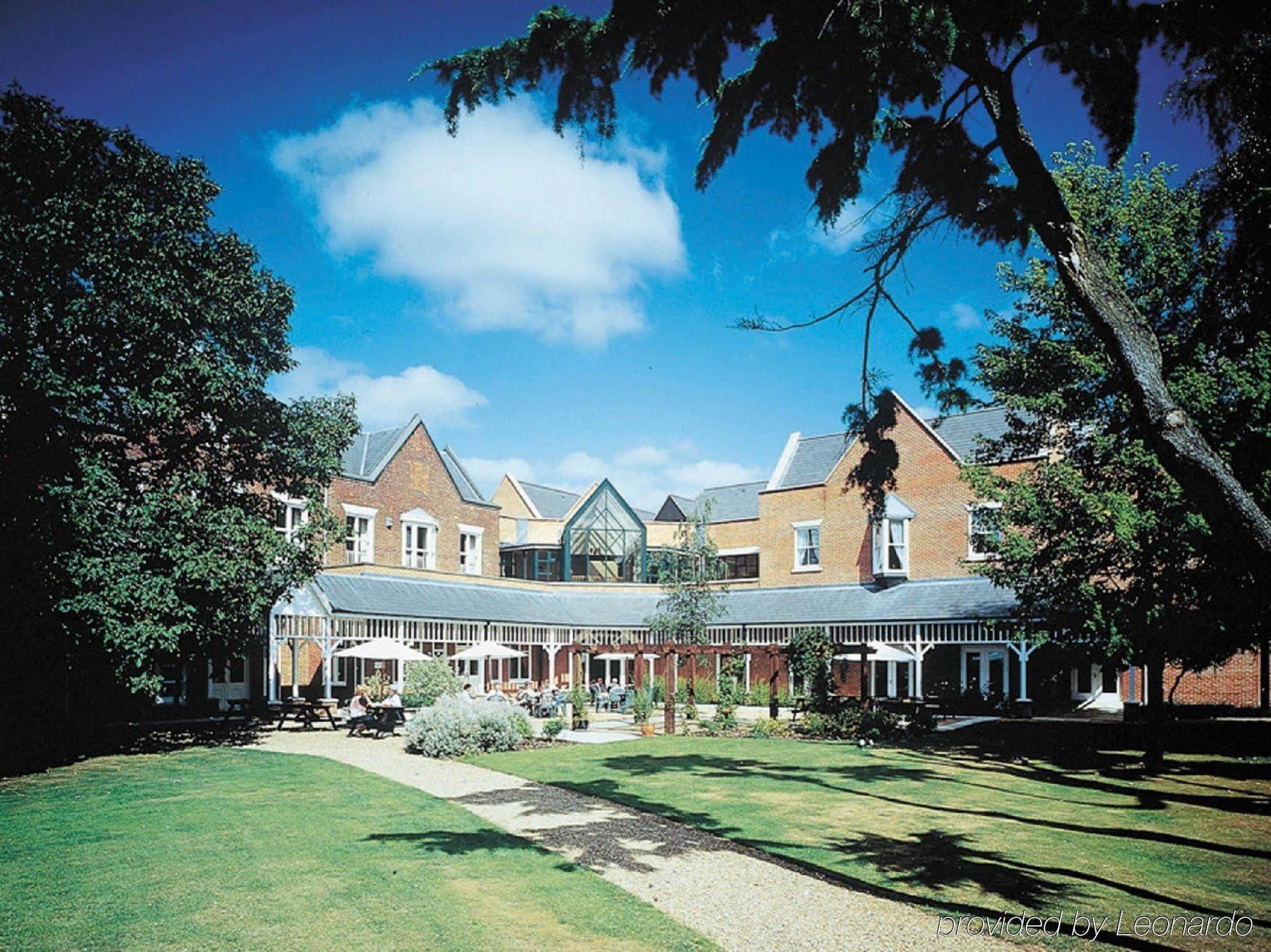 Coulsdon Manor Hotel And Golf Club Croydon Exterior photo