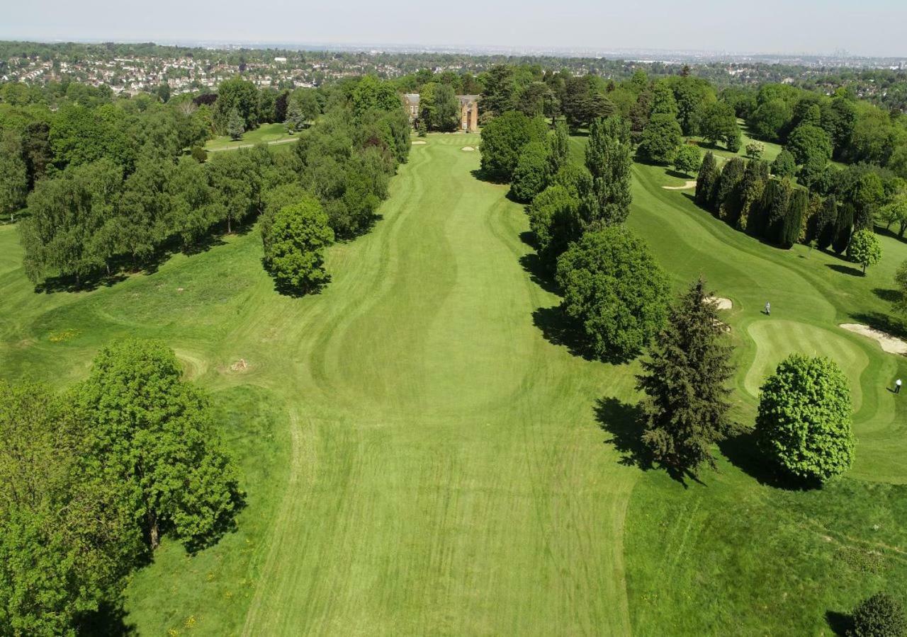 Coulsdon Manor Hotel And Golf Club Croydon Exterior photo