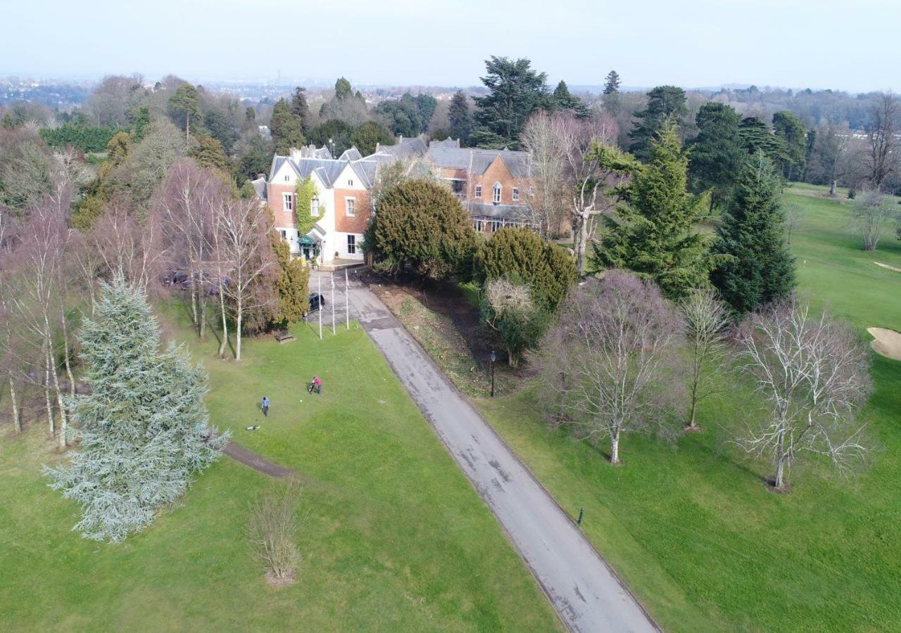 Coulsdon Manor Hotel And Golf Club Croydon Exterior photo